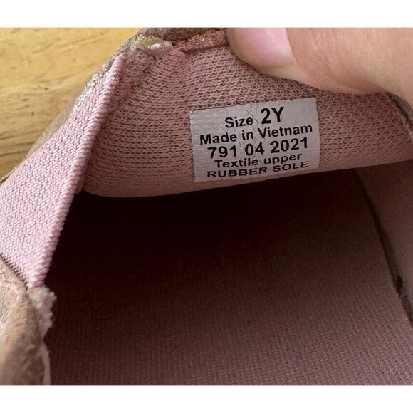 Livie & Luca Ridge ECO Rose Pink Metallic Slip On Sneaker Shoes Nice Size 2 EUC - Picture 9 of 9